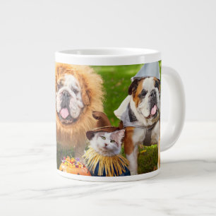 Drei Bulldoggen in Kostümen Jumbo-Tasse