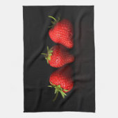 Drei Erdbeeren auf der schwarzen ktcna Geschirrtuch (Vertikal)