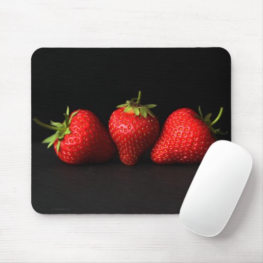 Drei Erdbeeren auf schwarzem mpm Mousepad (Mit Mouse)