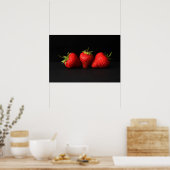 Drei Erdbeeren auf schwarzer Wapcna Poster (Küche)