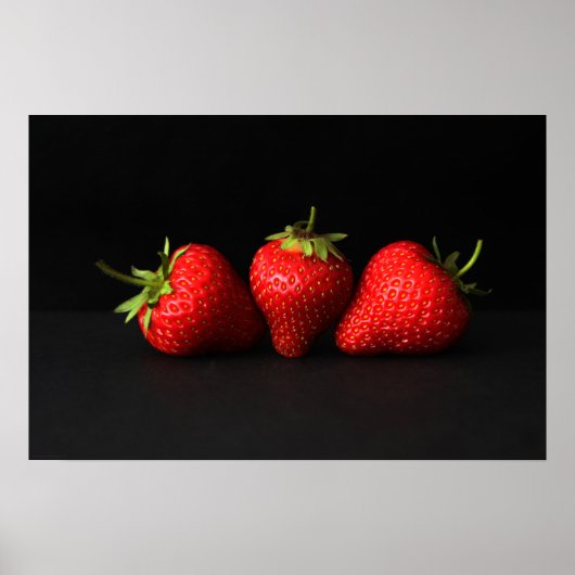 Drei Erdbeeren auf schwarzer Wapcna Poster (Vorne)