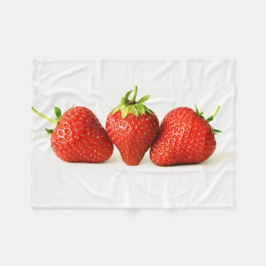 Drei Erdbeeren auf weißem FBCnm Fleecedecke (Vorderseite (Horizontal))