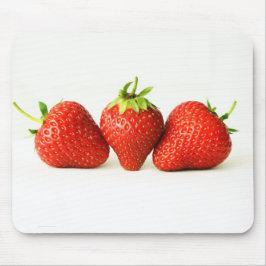 Drei Erdbeeren auf weißem mpcnm Mousepad