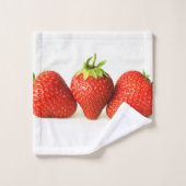 Drei Erdbeeren auf weißer btcna Badhandtuch Set (Waschlappen)