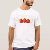 Drei Erdbeeren auf weißer Erde T-Shirt (Vorderseite)