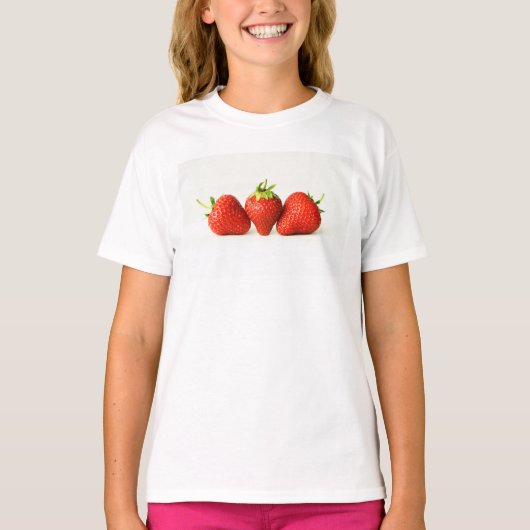 Drei Erdbeeren auf weißer Gccna T-Shirt (Vorderseite)