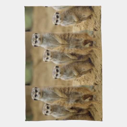 drei Erdmaennchen (Suricata suricatta) Handtuch (Vertikal)