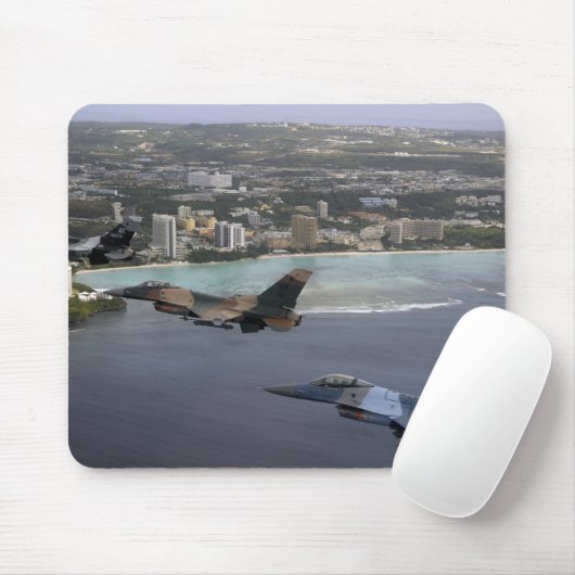 Drei F-16 Falken fliegen in Formation Mousepad (Mit Mouse)