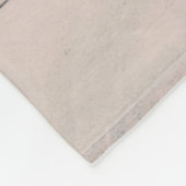 DREI FAHRRÄDER, DIE VOR GEBÄUDE PARKIERT WURDEN FLEECEDECKE (Ecke)