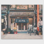 DREI FAHRRÄDER, DIE VOR GEBÄUDE PARKIERT WURDEN GESCHENKPAPIER (Flach)