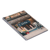 DREI FAHRRÄDER, DIE VOR GEBÄUDE PARKIERT WURDEN NOTIZBLOCK (Rechte Seite)