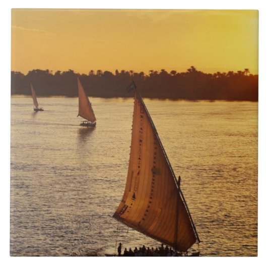 Drei Falukas mit Sehern am Nil River Fliese (Vorderseite)