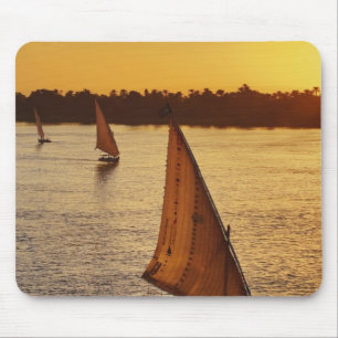 Drei Falukas mit Sehern am Nil River Mousepad