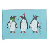 Drei festliche Weihnachtspenguinen auf hellblau Kissenbezug (Vorderseite-Rechts)