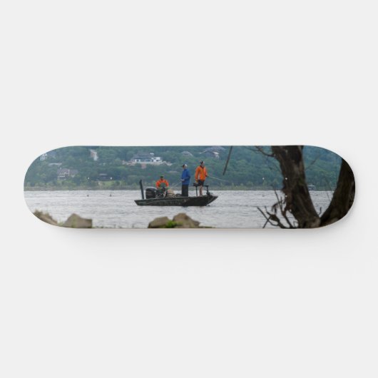 Drei Fischer am Tisch Skateboard (Horizontal)