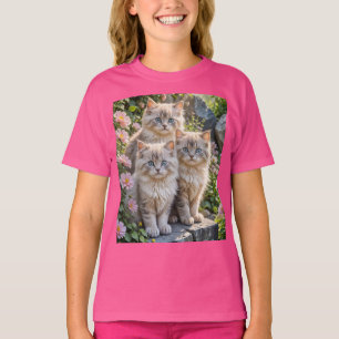 Drei flauschige Kätzchen mit rosa Mums T-Shirt