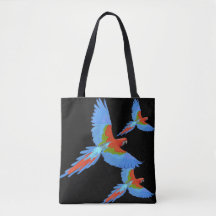 Drei fliegende Macaws