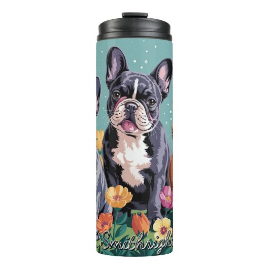 Drei französische Bulldogs im Garten Thermosbecher (Vorderseite)