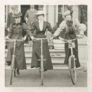 Drei Frauen auf Fahrrädern, frühe 1900s (b/w Fot Glasuntersetzer