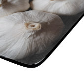Drei ganze Wolken Weißer Knoblauch Schneidebrett (Ecke)