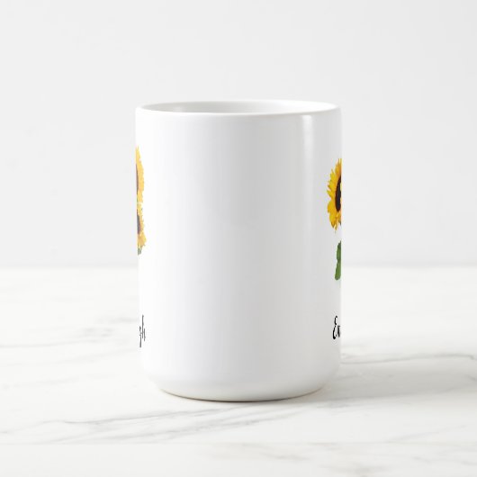 Drei gelbe Sonnenblumen in Vase Custom Kaffeetasse (Mittel)