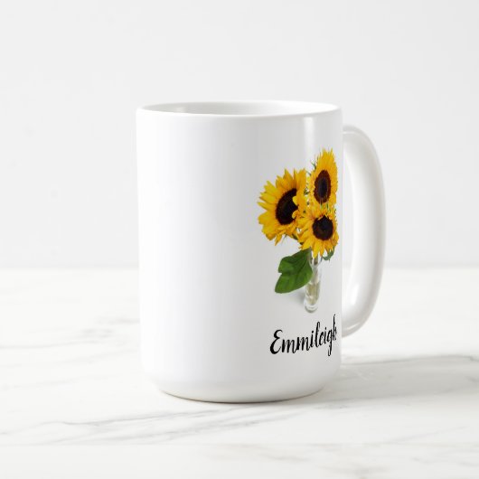 Drei gelbe Sonnenblumen in Vase Custom Kaffeetasse (VorderseiteRechts)