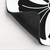 Drei Ginkgo-Blätter mit Schwertern Mousepad (Ecke)