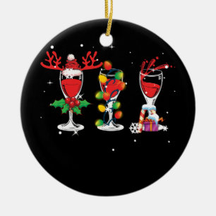 Drei Gläser Rotwein Weihnachtsmannmütze Weihnach Keramik Ornament