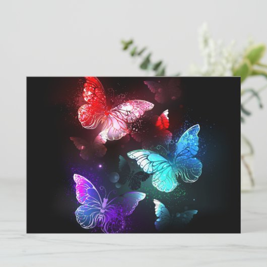 Drei glühende Schmetterlinge im Hintergrund Einladung (Stehend Vorderseite)