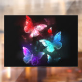 Drei glühende Schmetterlinge im Hintergrund Fensteraufkleber (Blatt 2)