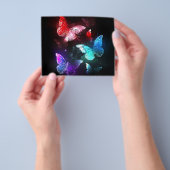 Drei glühende Schmetterlinge im Hintergrund Flyer (Gruppe)