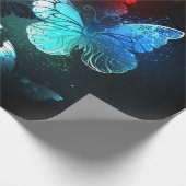 Drei glühende Schmetterlinge im Hintergrund Geschenkpapier (Ecke)