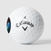 Drei glühende Schmetterlinge im Hintergrund Golfball (Logo)