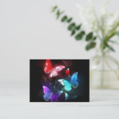 Drei glühende Schmetterlinge im Hintergrund Hinweiskarte (Stehend Vorderseite)