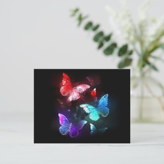 Drei glühende Schmetterlinge im Hintergrund Hinweiskarte (Stehend Vorderseite)