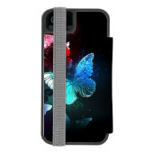 Drei glühende Schmetterlinge im Hintergrund Incipio iPhone Geldbeutel-Hülle (Folio Rückseite)