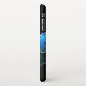 Drei glühende Schmetterlinge im Hintergrund iPhone Hülle (Linke Seite)