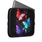 Drei glühende Schmetterlinge im Hintergrund Laptopschutzhülle (Vorne Rechts)