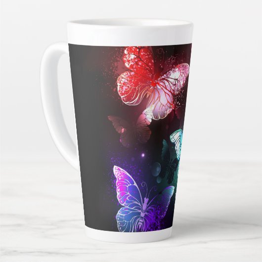 Drei glühende Schmetterlinge im Hintergrund Milchtasse (Linke Ecke)