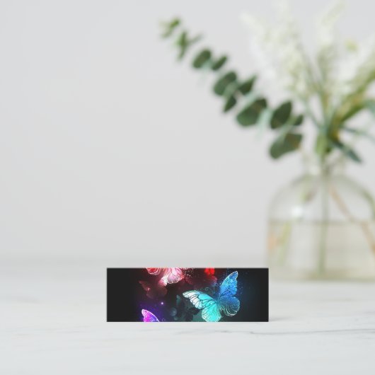 Drei glühende Schmetterlinge im Hintergrund Mini Visitenkarte (Stehend Vorderseite)