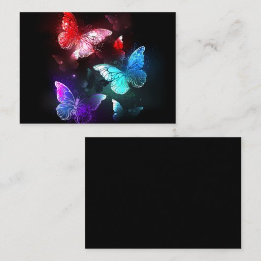 Drei glühende Schmetterlinge im Hintergrund Platzkarte