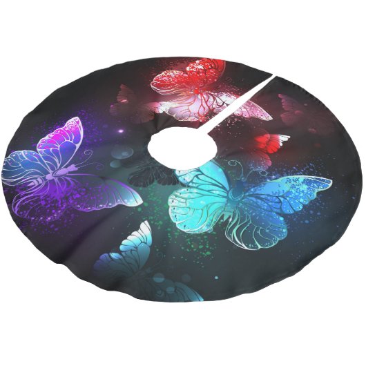 Drei glühende Schmetterlinge im Hintergrund Polyester Weihnachtsbaumdecke (Schrägansicht)