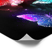 Drei glühende Schmetterlinge im Hintergrund Poster (Ecke)