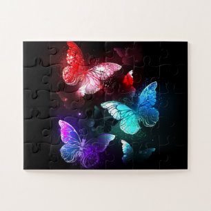 Drei glühende Schmetterlinge im Hintergrund Puzzle