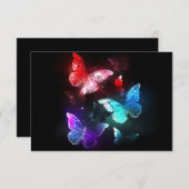 Drei glühende Schmetterlinge im Hintergrund RSVP Karte (Vorne/Hinten)