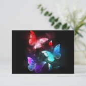 Drei glühende Schmetterlinge im Hintergrund Save The Date (Stehend Vorderseite)