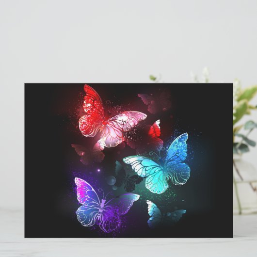 Drei glühende Schmetterlinge im Hintergrund Save The Date (Stehend Vorderseite)