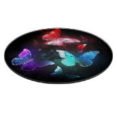 Drei glühende Schmetterlinge im Hintergrund Schneidebrett (Ecke)