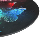 Drei glühende Schmetterlinge im Hintergrund Schneidebrett (Ecke)