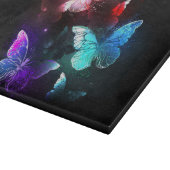 Drei glühende Schmetterlinge im Hintergrund Schneidebrett (Ecke)